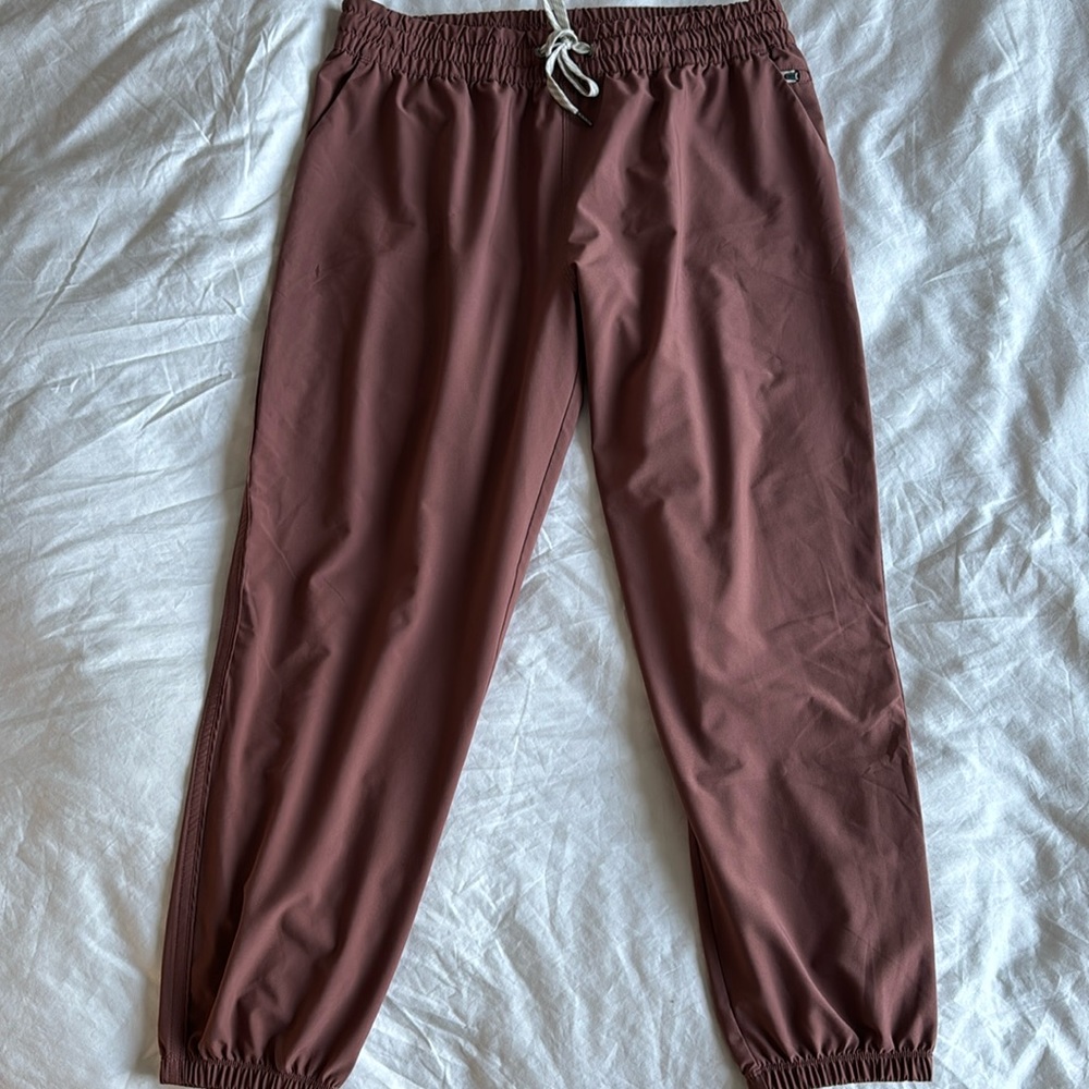 Vuori Lightweight Jogger in Burnt Red SZ L/XLG